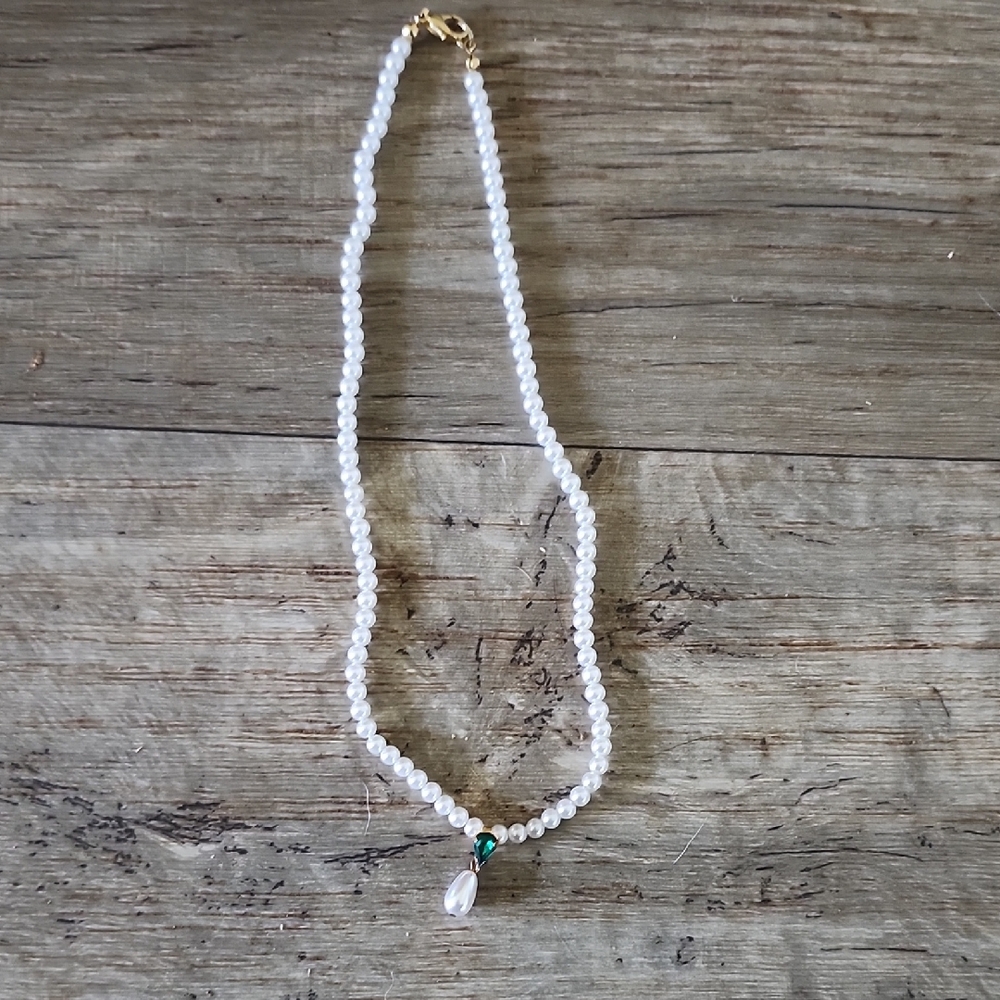 Elegant Pearl Necklace with Green Accent
